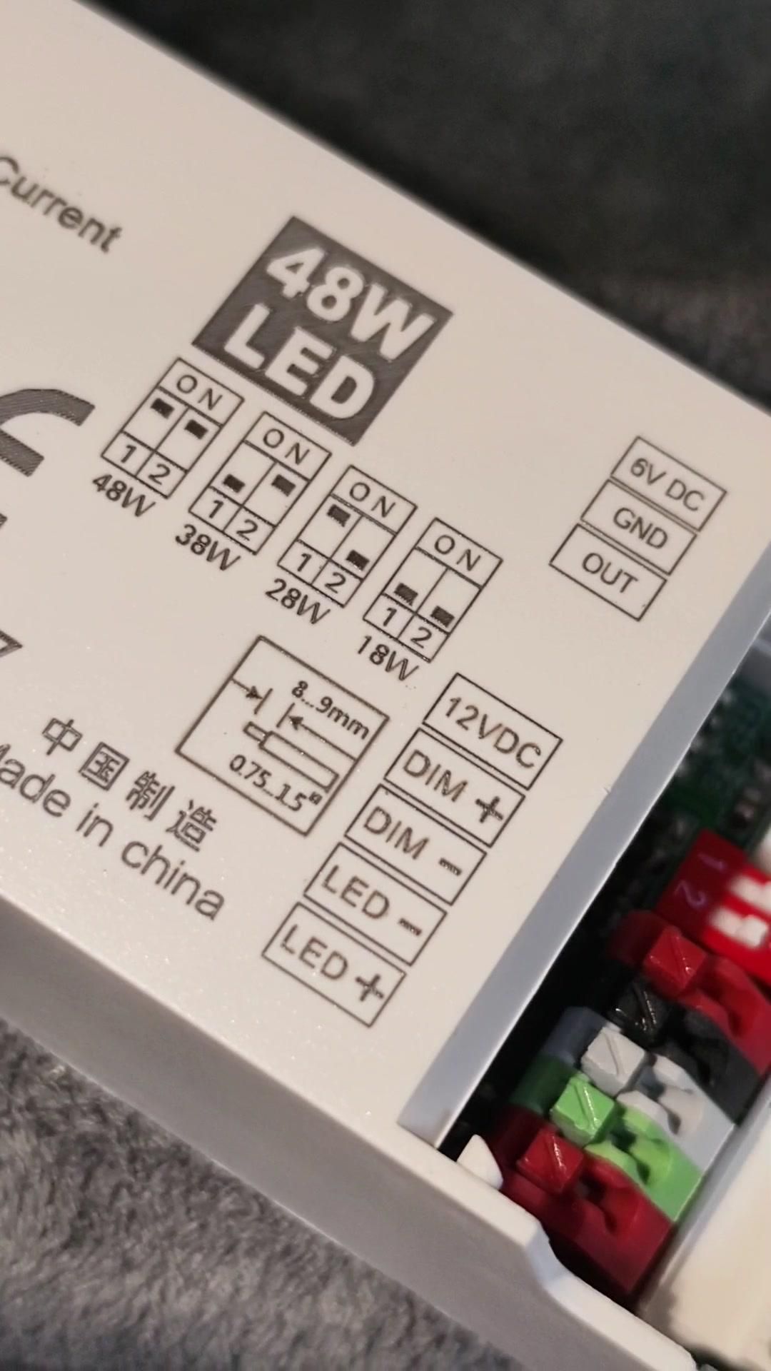 0 10V LED Driver with 12V Auxiliary Power Supply 5