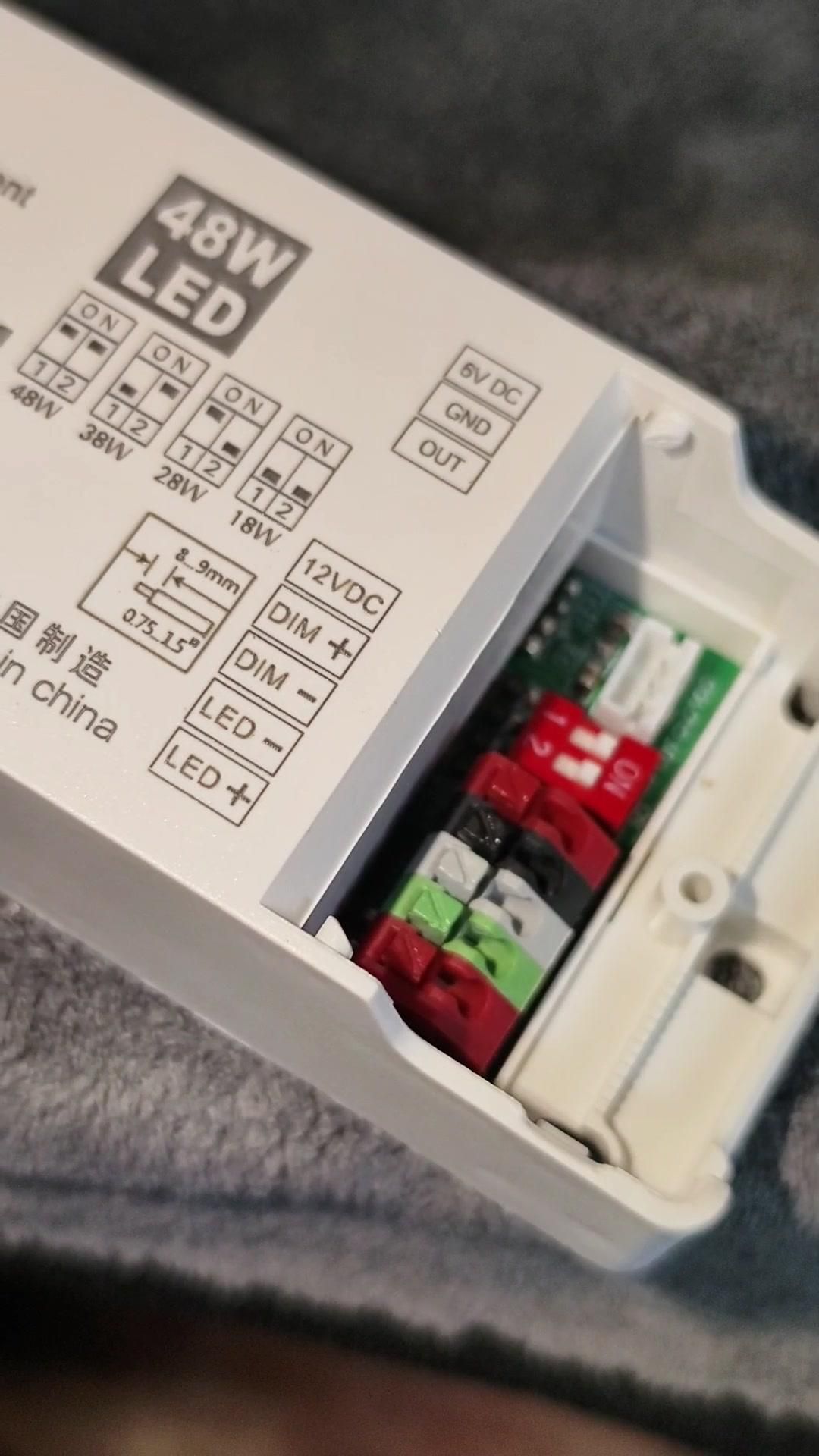 0 10V LED Driver with 12V Auxiliary Power Supply 6